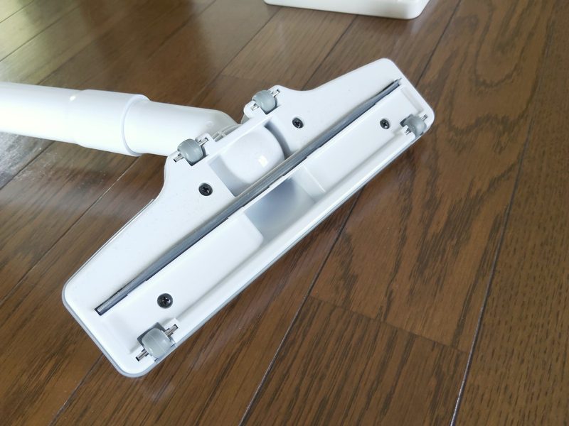 マキタCL107FDSHWの回転ブラシがないシンプルな吸込口