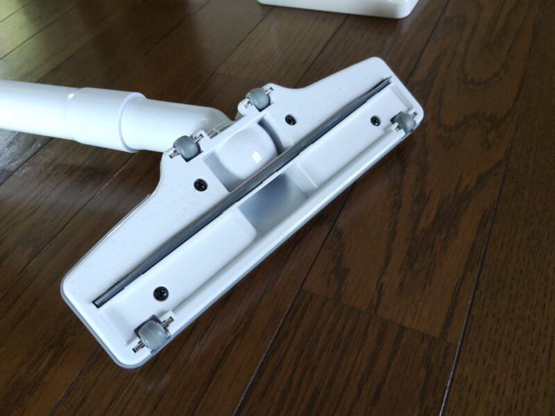 マキタCL107FDSHWの回転ブラシがないシンプルな吸込口